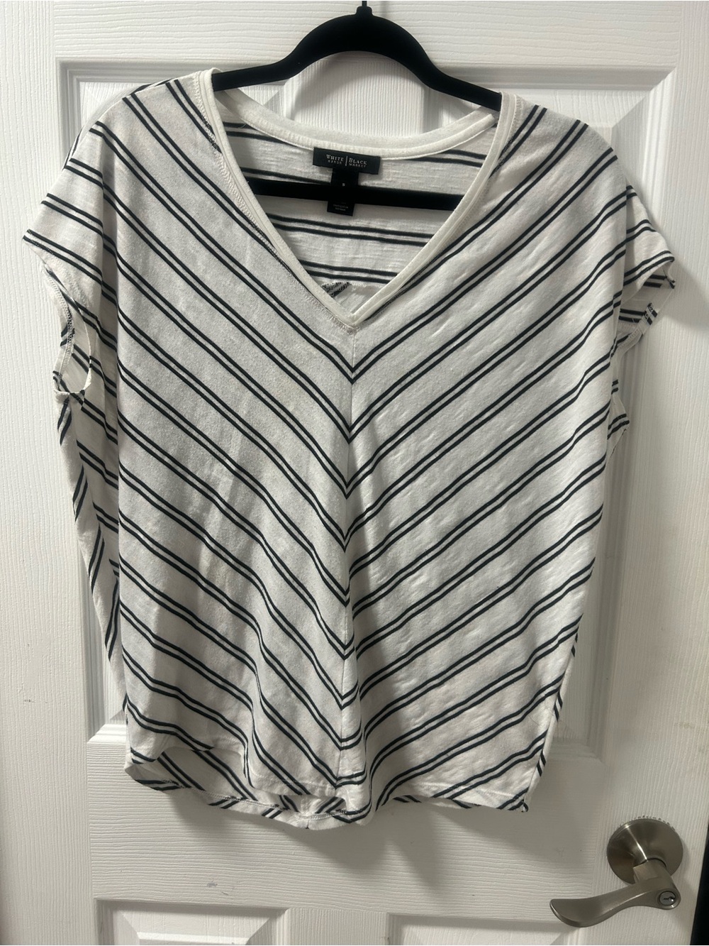 White House Black Market White & black Striped top small EUC